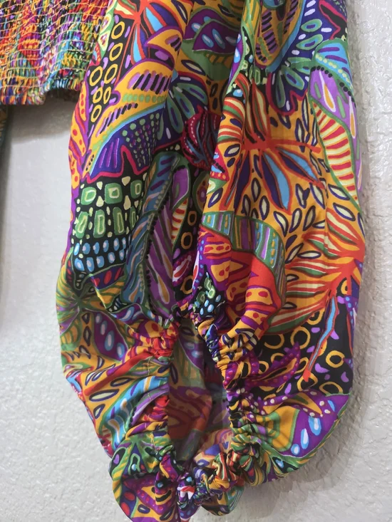 Live 4 Truth Multicolor V-Neck Crop Top with Balloon Sleeves - Picture 4 of 7